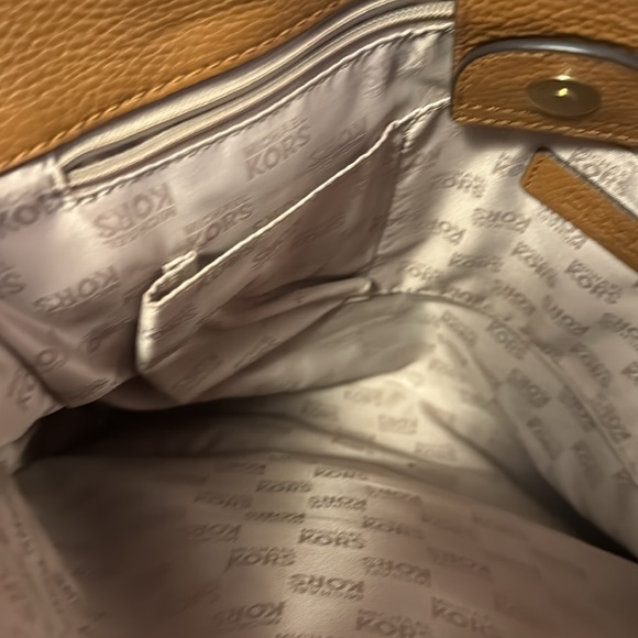 Michael Kors shoulder bag. - Picture 5 of 6